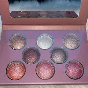 🆕 BFY Cosmetics - Baked
Terracotta Palette Highlighter Bronzer Blush Shimmer